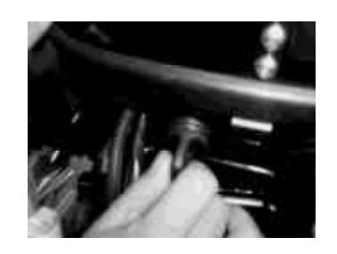 Uchwyt przepustnicy na wolnych obrotach (model EFI)