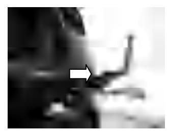 Odłączanie przewodu paliwowego przed odchyleniem