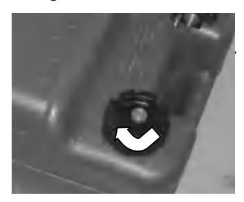 Zakręcanie odpowietrznika na zbiorniku