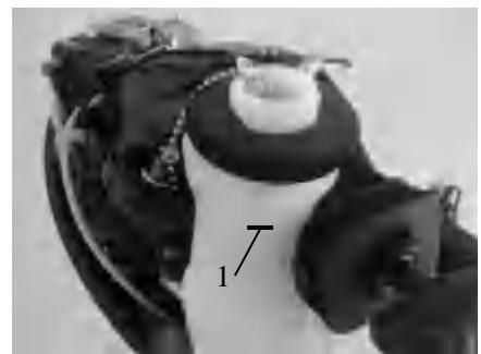 Górny znak poziomu paliwa na wbudowanym zbiorniku