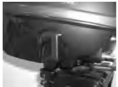 Ustawianie dźwigni zmiany biegów w położeniu luzu