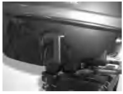 Dźwignia zmiany biegów w położeniu luzu do odchylania