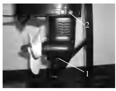 Lokalizacja śruby spustowej oleju i korka poziomu oleju w przekładni