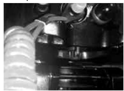 Páčka palivového kohúta v zatvorenej polohe