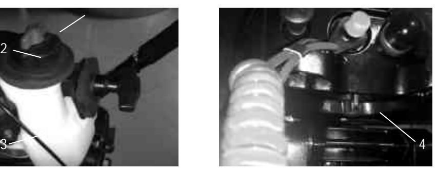 Odvzdušňovacia skrutka a palivový kohút zabudovanej nádrže