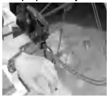 Bezpečnostné lanko pripevnené k operátorovi