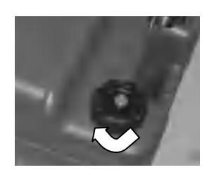 Uťahovanie odvzdušňovacej skrutky na uzávere nádrže