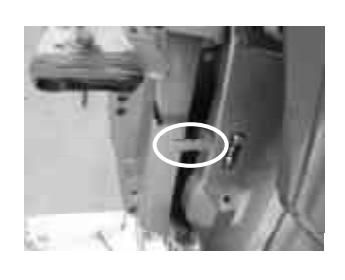 Páka zámku naklonenia v polohe naklonenia pred spustením