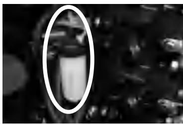 Kontrolný bod palivového filtra na motore