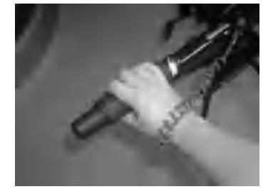 Zrywka wyłącznika zatrzymania silnika przymocowana do operatora