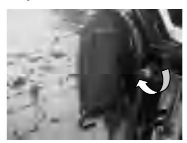 Regulator tarcia układu kierowniczego obrócony zgodnie z ruchem wskazówek zegara dla biegu wstecznego