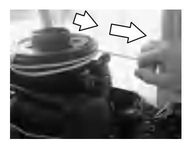 Awaryjna linka rozruchowa owinięta wokół koła zamachowego