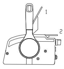 Dźwignia przyspieszenia na biegu jałowym w położeniu otwartym i zamkniętym