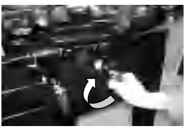 Dokręcanie śrub zaciskowych pawęży