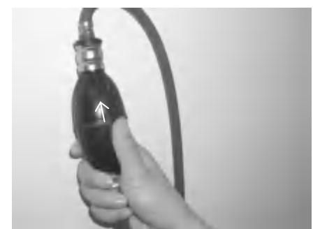 Gruszka paliwowa w pozycji wylotem do góry