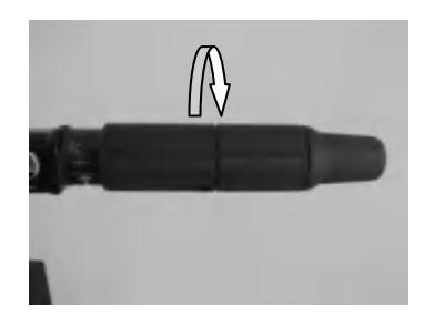 Uchwyt gazu zamknięty przed włączeniem biegu do przodu