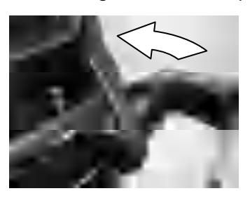 Dźwignia zmiany biegów przesunięta do tyłu