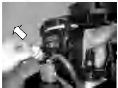 Olej spływający do pojemnika