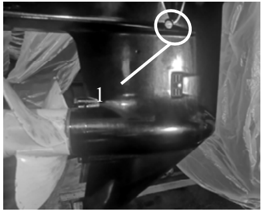 Gear oil level hole plug location on lower casing