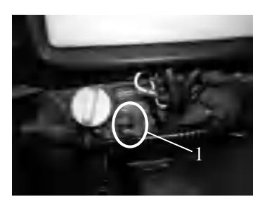 Checking oil level through check window