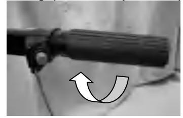Throttle grip in fully closed position