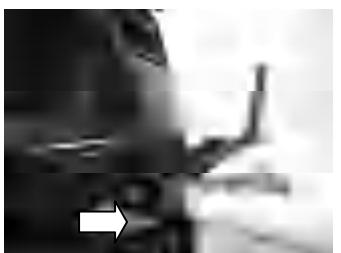 Trennen der Kraftstoffleitung zum Hochkippen des F25/20FW