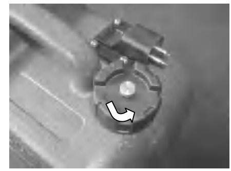 Air vent screw on external fuel tank cap