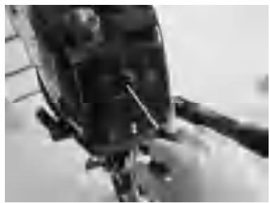 Pulling manual starter handle