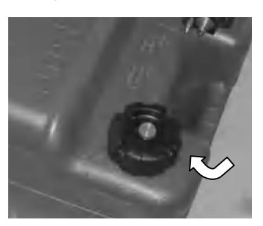 Air vent screw tightening on fuel tank cap