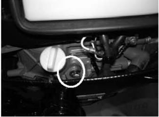 Posizione del foro di controllo del livello dell'olio motore