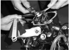 Valve clearance measurement with feeler gauge on rocker arm